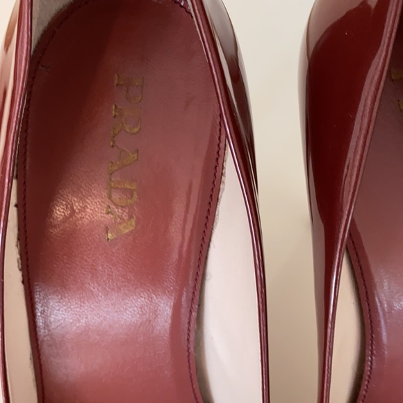 Authentic Prada red leather pumps. - Picture 6 of 8